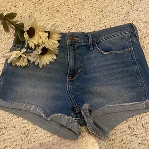 Super cute Hollister high rise short short vintage stretch